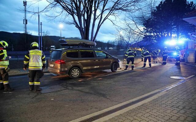 Die Feuerwehr rückte zur Säuberung aus. | Foto: FF/Zeiler
