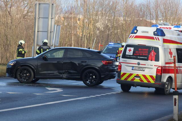 Unfall bei der Autobahnanschlussstelle Enns Ost | Foto: laumat/Matthias Lauber