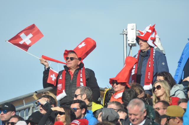 Die Schweizer Fans hatten vor allem beim Super G am Freitag im Stadion allen Grund zum Jubeln. | Foto: Klaus Kogler