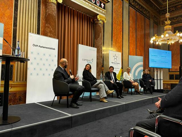 Das Podium zu Antisemitismus in 2025