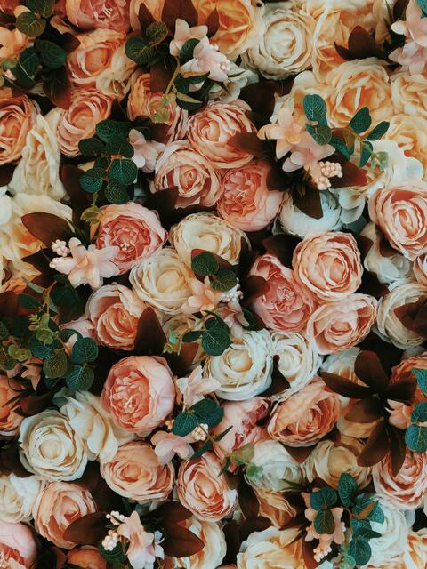 Vielfach werden zum Valentinstag Blumen verschenkt, auch andere kleine oder größere Geschenke stehen oft auf der Tagesordung. | Foto: Pexels
