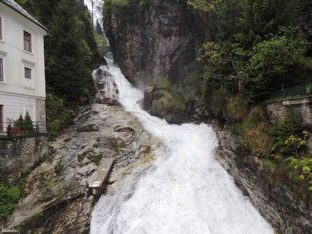 Montagmorgen wurde ein verunfallter 26-Jähriger beim Gasteiner Wasserfall entdeckt. Beim Eintreffen der Einsatzkräfte konnte nur mehr der Tod des jungen Touristen festgestellt werden. | Foto: Silvia Himberger