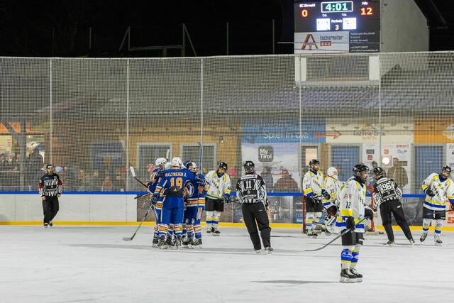 Die Kampfmannschaft war gegen Mils chancenlos und musste eine bittere 0:13-Niederlage einstecken. | Foto: ECE