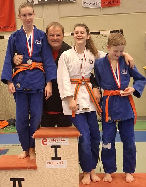 Lisa Kern, Gerhard Öhlinger, Sarah Sigl und Tobias Famler. | Foto: Judo Union Dynamic One