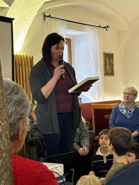 Leiterin Karin Ebner bei der Eröffnung.