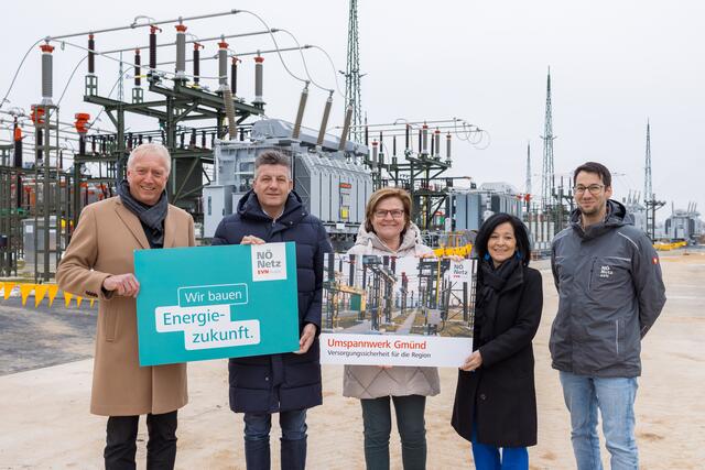 Landtagsabgeordneter Michael Bierbach, Leiter des Netz NÖ Service Center Gmünd Walter Trachsler, Bürgermeisterin Helga Rosenmayer, Bundesrätin Margit Göll, Projektleiter Netz NÖ Manuel Birkfellner eröffnen das neue Umspannwerk. | Foto: Netz NÖ/Leister
