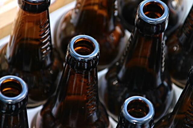 Glas zieht mit Alu gleich: Erstmals seit 40 Jahren erhöht die heimische Brauwirtschaft das Pfand auf 0,5-Liter-Bierflaschen. | Foto: Pixabay/Manfred Richter