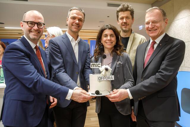 V.l.n.r.: Bürgermeister Dietmar Prammer, Alfred Hiebl (CEO und Eigentümer von MIC), MIC Finanzchefin Ursula Schöneborn-Siligan, Innenarchitektur Offora-Chef Jürgen Holler, Landeshauptmann Thomas Stelzer. | Foto: Wakolbinger
