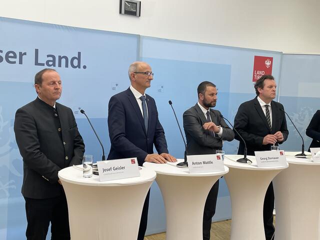LHSTv. Josef Geisler, LH Anton Mattle, LHStv. Georg Dornauer und LR René Zumtobl (v.l.). stellten die Pläne des Landes im Jänner 2024 erstmals vor. | Foto: Archiv/Reichel