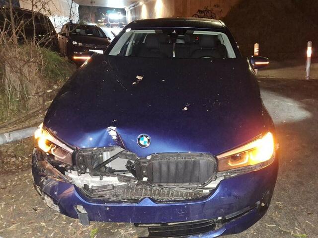 Zu einem Verkehrsunfall kam es infolge eines Verkehrsplanquadrats in Favoriten. Der Fahrer wollte nicht stehen bleiben und verlor bei der Verfolgungsjagd die Kontrolle über sein Fahrzeug.  | Foto: LPD Wien