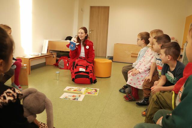 Lina macht ein freiwilliges soziales Jahr im Jugendrotkreuz. | Foto: RK Ried/Nagl