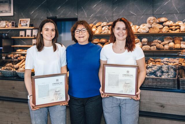 In der neusten Auflage "Successful People in Germany and Austria" sind Laura und Lena Kasses von der Bäckerei Kasses in Thaya vertreten. | Foto: Matthias Ledwinka