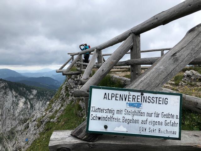 Der Ausstieg des Alpenvereinssteig bei besten Bedingungen. Aber Vorsicht, noch herrscht Winter auf der Rax! | Foto: Santrucek