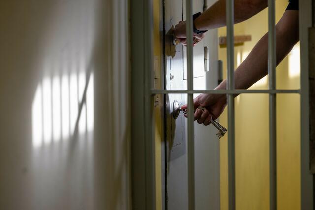 Ein 20-Jähriger, der im März 2024 einen Anschlag in Mekka verübt haben soll, sitzt laut dem Außerministerium seit mehreren Monaten in Saudi-Arabien in Haft. (Symbolfoto) | Foto: Symbolfoto Polizei