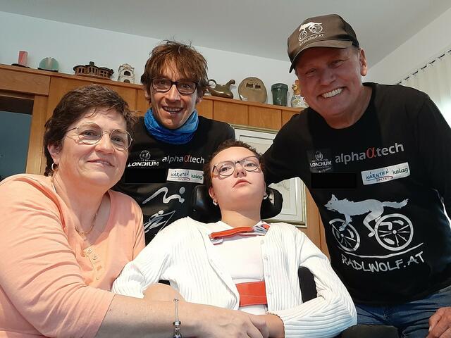 v.l. Mama Petra, Michi Kurz, Valentina und Radlwolf | Foto: Michi Kurz