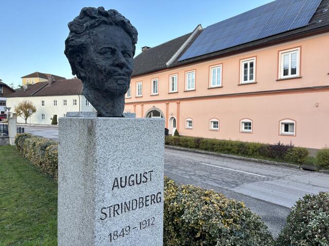 Bildhauer Hans Kastler schuf diese Strindbergbüste anlässlich des Strindbergjahres 2012. | Foto: MeinBezirk Perg/Köck