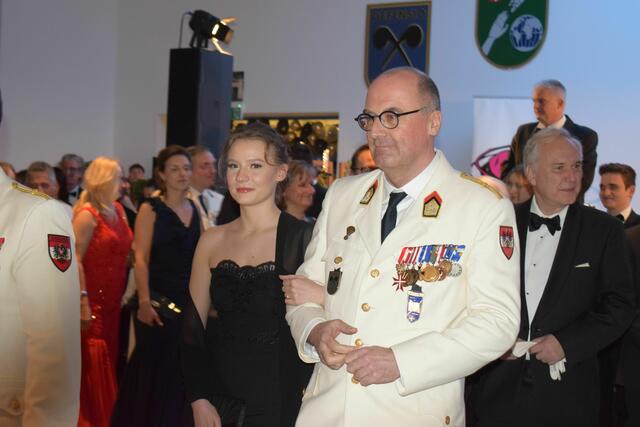 Oberst Schlechter eröffnete freudig die bezaubernde Ballnacht. | Foto: Evelyn Krukenfellner/ABC-Abwehrzentrum