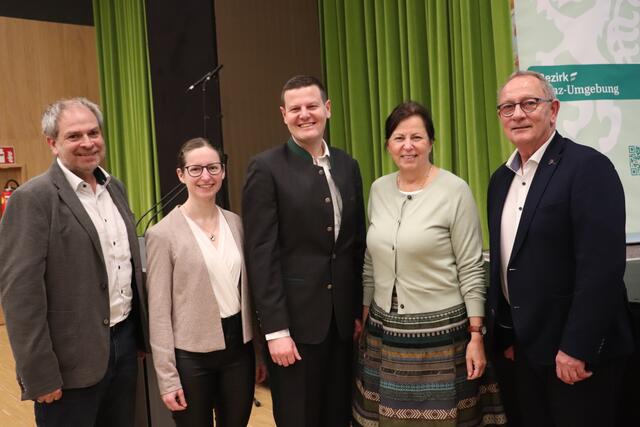 VP-Landesgeschäftsführer Detlev Eisel-Eiselsberg (re) mit den Erstgereihten auf der Kandidatenliste Robert Molidor (li), Angelika Hörandner, Bgm. Patrick Dorner und GK Regina Hermann. | Foto: Edith Ertl