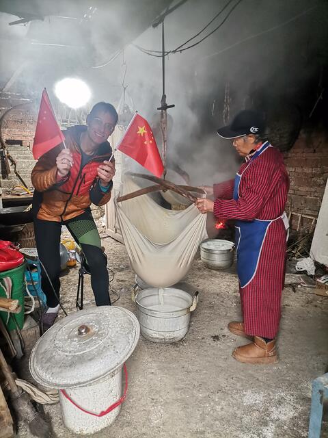 Rolf Majcen aus Teesdorf kocht in China Tofu für Neujahr. | Foto: privat 