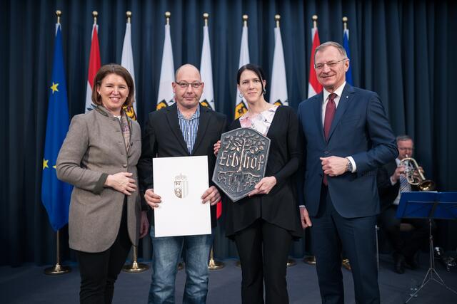 Erbhoftitel-Verleihung für Elisabeth und Rene Greinstetter aus Unterweißenbach. | Foto: Land OÖ/Max Mayrhofer