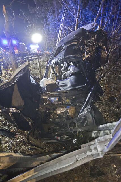 Der Fahrer hatte aus bislang noch unbekannter Ursache die Kontrolle über seinen Audi verloren. | Foto: BFKDO BADEN/Stefan Schneider