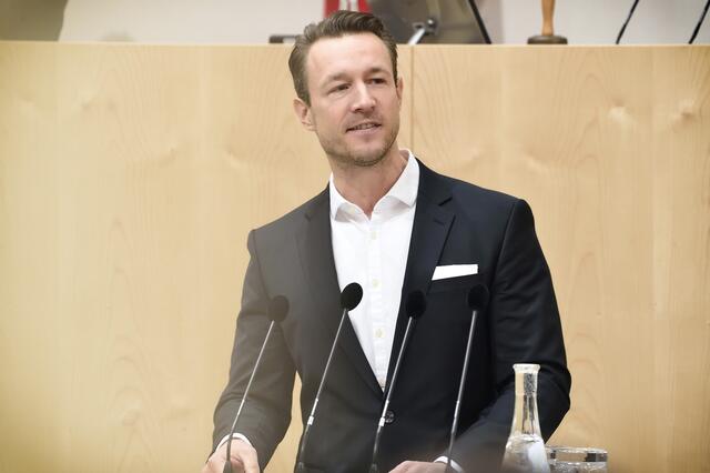 Gernot Blümel holte sich mit seiner ÖVP die zweitmeisten Stimmen und die meisten Zugewinne aller Parteien. | Foto: Parlamentsdirektion / Johannes Zinner