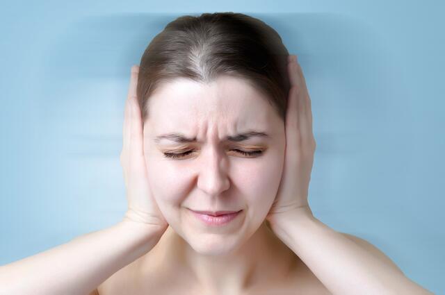 Tinnitus, fast jeder Mensch hatte schon einmal mit Ohrgeräuschen zu kämpfen. | Foto: PantherMedia/Vonschonertagen