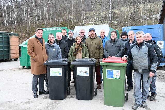 Bürgermeister Werner Krammer, Robert Farfeleder (WSZ), Stadtrat Anton Schörghofer, Stadtrat Wolfgang Durst, Stadtrat Martin Dowalil, Stadträtin Gudrun Schindler-Rainbauer, Thomas Fleischanderl (Leiter Umweltabteilung), Vizebürgermeister Armin Bahr, Stadtrat Erich Leonhartsberger, Vizebürgermeister Mario Wührer, Mohammad Ghandali (WSZ), Gemeinderat Josef Gschwandegger, Johann Haselsteiner und Ludwig Bramberger (beide WSZ) | Foto: Stadt Waidhofen a/d Ybbs