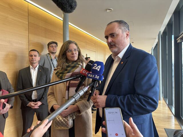 Vor der ersten Verhandlungsrunde traten Haider-Wallner und Doskozil vor die Presse. | Foto: Tscheinig