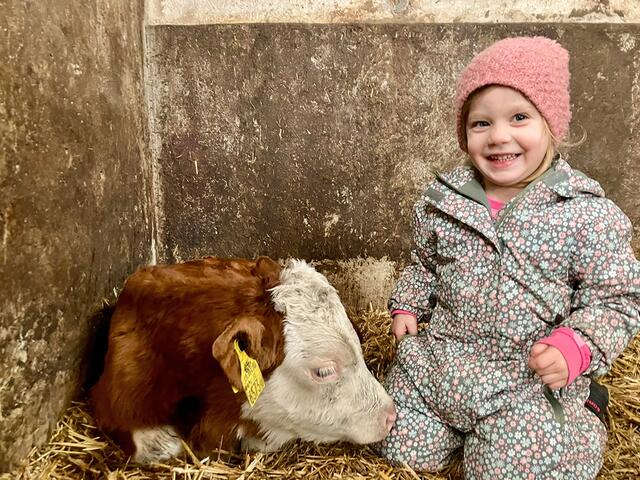 Der Kontakt zu Tieren hat eine beruhigende und anregende Wirkung auf Kinder. | Foto: Hilfswerk Salzburg