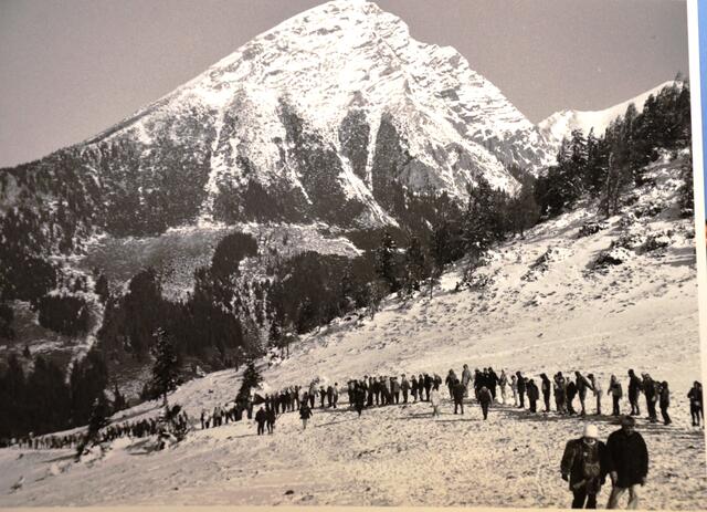 Sechs Kilometer lang war die Menschenkette von der Bosruckhütte bis zur Ardningalm. | Foto: Forum Bosruck