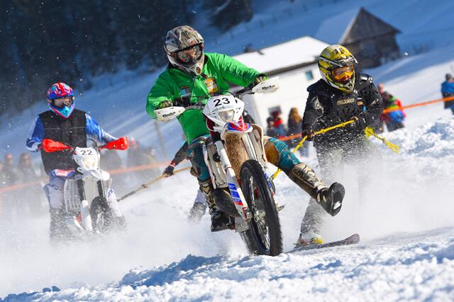 Am 8. Februar geht in Gosau wieder das Skijöring über die Bühne. | Foto: Wolfgang Spitzbart (Archivfoto)