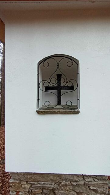 ...bald darauf erstrahlte unser Pestmarterl im neuen Glanz...
 | Foto: Peter Theußl