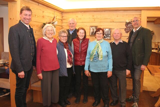 Im Bild von links: Bgm. DI Andreas Kaiser, Ulrike Pfister (80. Geburtstag), Germana Santner (80. Geburtstag) mit Gatten Anton, Christine Bogensperger (80. Geburtstag), Josefine Seifter (80. Geburtstag) mit Gatten Hermann, Vizebgm. Hans Josef Kren | Foto: Marktgemeinde Mariapfarr