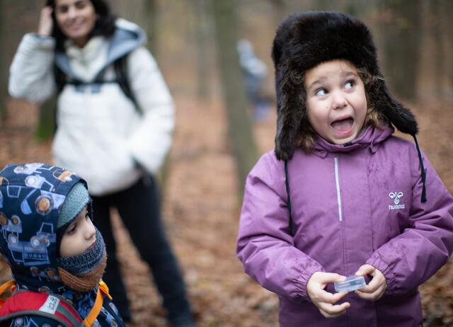 Kinder entdecken den Wald.  | Foto: Heidrun Henke