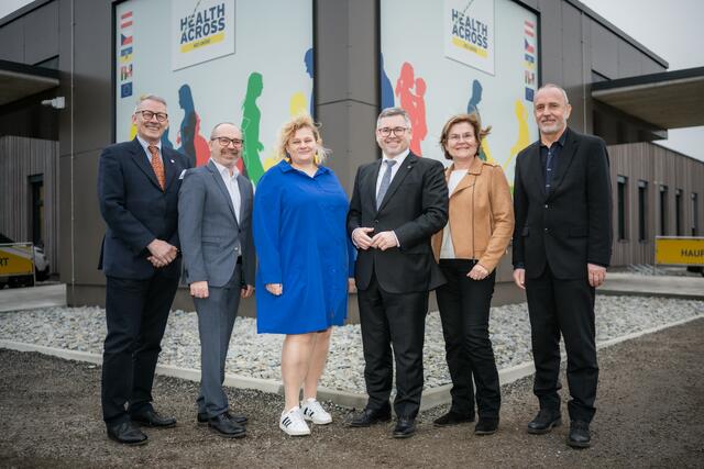 ÄKNÖ-Präsident Harald Schlögel, Bezirksärztevertreter Christoph Preißl, Vorständin der NÖ LGA Elisabeth Bräutigam, Landesrat Ludwig Schleritzko, Bgm. Helga Rosenmayer, ÄKNÖ-Vizepräsident Andreas Zeitelberger | Foto: Healthacross/Skokanitsch