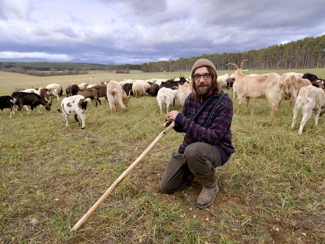 Matthias Prieth wird vom Verein Hirtenkultur aus Mahrersdorf bei Ternitz bezahlt, der die Hirtenkultur am Leben hält. | Foto: Santrucek