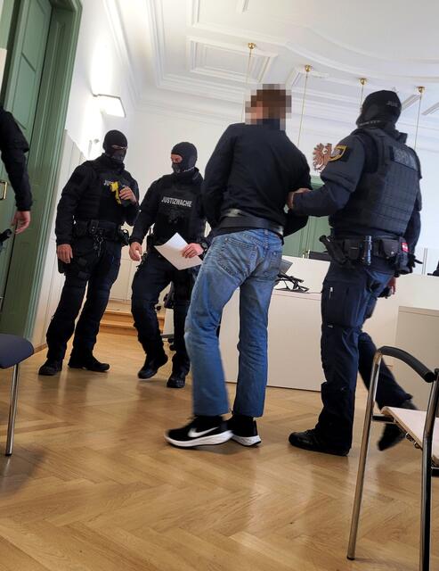 Einer der beiden Angeklagten. | Foto: Ilse Probst