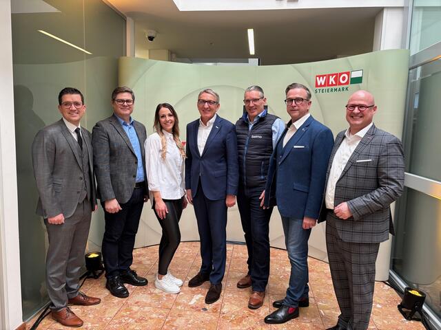 Beim Impuls-Talk (v. l.): Lukas Kalcher, Hans-Peter Fötsch, Kerstin Bauer (Frau in der Wirtschaft), Markus Gruber (Selmo), Helmut Linhart und Peter Sükar. | Foto: Almer