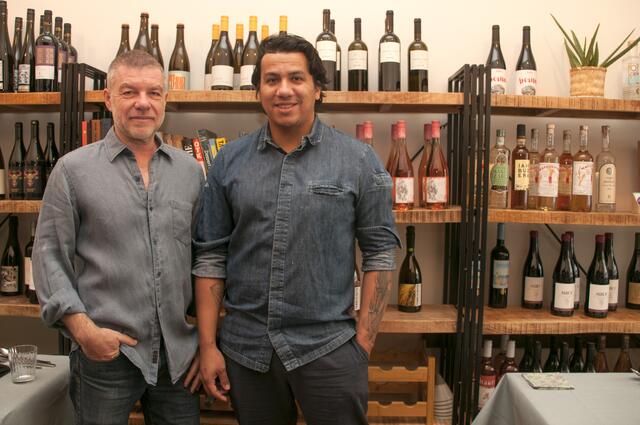 Alexander (l.) und Kias Burget sind die Betreiber des Lokals "Kias Kitchen".  | Foto: Wolfgang Unger