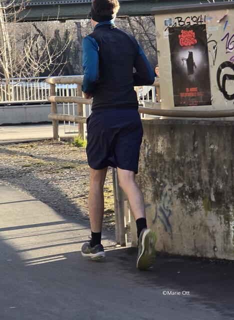 Klimawandel, Joggen im Winter mit kurzer Hose, Graz