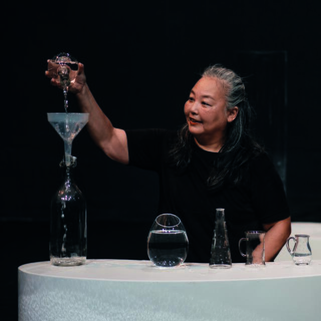 Auch die Eigenproduktionen des Toihaus Theaters sind in das BimBam Festival integriert. Wie hier "Hörst du das Wasser glitzern?" oder die neue Produktion "Meer hören" mit Musikerin Yoko Yagihara. | Foto: Siegrid Cain