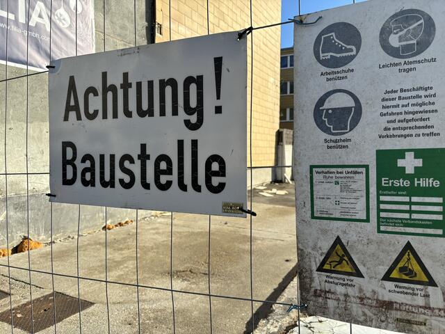 Viel hat sich bislang noch nicht getan bei der Baustelle in der Triester Straße 223–227. Kommt hier, wie von der Süba geplant, ein Gewerbebau? | Foto: Lisa Kammann/MeinBezirk