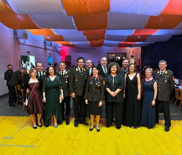 Die Gäste waren vom Feuerwehrball in Atzenbrugg begeistert.  | Foto: Marktgemeinde Atzenbrugg