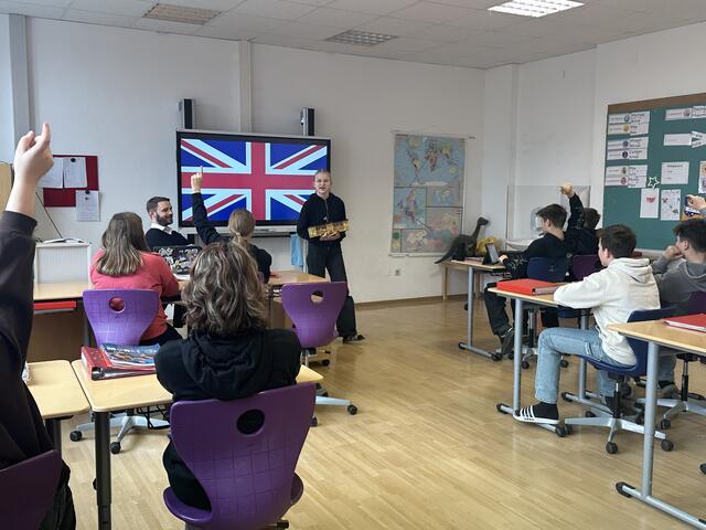 Die Flagge aus Großbritanien darf im Englisch-Unterricht am Bildschirm nicht fehlen. | Foto: MS St. Stefan ob Stainz