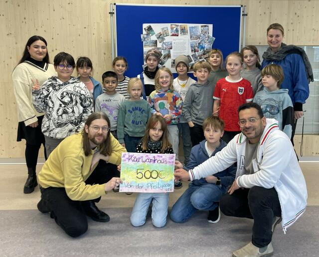 Die Volksschule Pfeilgasse spendet an die Organisationen Kinderkrebshilfe Wien-NÖ-Bgld, das Karwan Haus der Caritas und Rat auf Draht. | Foto: Karwan Haus