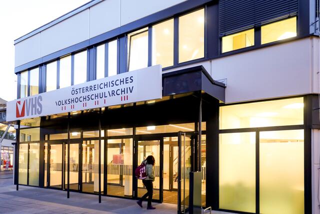 Nach einer umfassenden Sanierungspause öffnet die VHS Großfeldsiedlung wieder ihre Türen. | Foto: VHS/Christian Fürthner