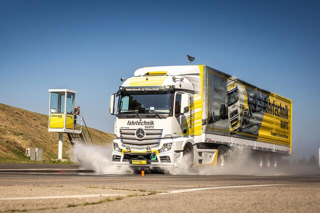 Vor allem Trainings mit schweren Nutzfahrzeugen waren beim Öamtc Fahrtechnik-Center in Marchtrenk 2024 gut gebucht. | Foto: Houdek Photographie