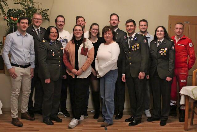 Florian Eichinger, Ernst Prix, Marina Fischer, Lukas Hauer, Nadine Schimany, Florian Eibensteiner, Nina Sprengnagel, Martina Falar, Christian Wolf, Peter Angerer, Benjamin Gröger, Stefanie Fischer, Raphael Falar | Foto: Österreichisches Rotes Kreuz, Bezirksstelle Atzenbrugg-Heiligeneich