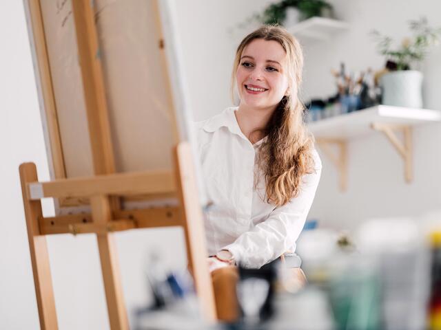 Beim "Drink &amp; Paint" kann man sich künstlerisch frei entfalten und dabei den ein oder anderen Cocktail genießen. (Archiv) | Foto: by Katharina Beihammer Photography.j